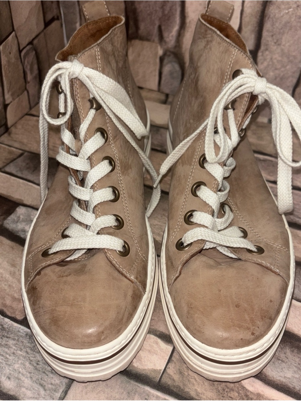 Paul Green Ember mid-top sneakers feature a taupe nubuck leather Sz 9 US (6.5UK)